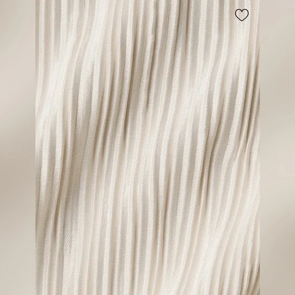 Alo Micro Plisse Shirt Dress, Oat Milk, Size Medium - Picture 4 of 6